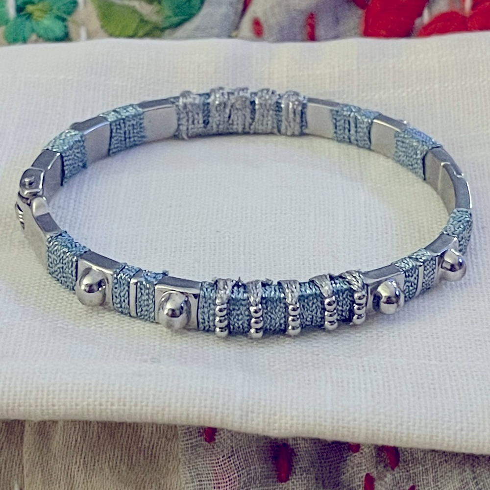 Marilyn Schiff Stitch Fix Blue Threaded Silver Bangle Bracelet